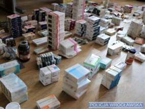 VIDEO: Nielegalnie sprzedawali leki narkotyczne i sterydy anaboliczne