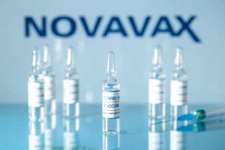 Komisja Europejska zatwierdza umowę z Novavax dotyczącą szczepionek przeciw COVID-19