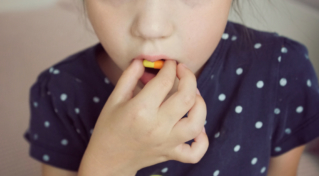 Pracownicy żłobka zatrzymani za stosowanie melatoniny u dzieci bez zgody i wiedzy rodziców