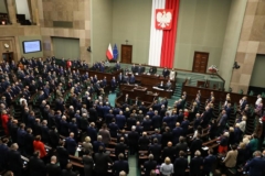 Co dyżury aptek mają wspólnego ze szczepieniami przez farmaceutów? Poseł pyta…