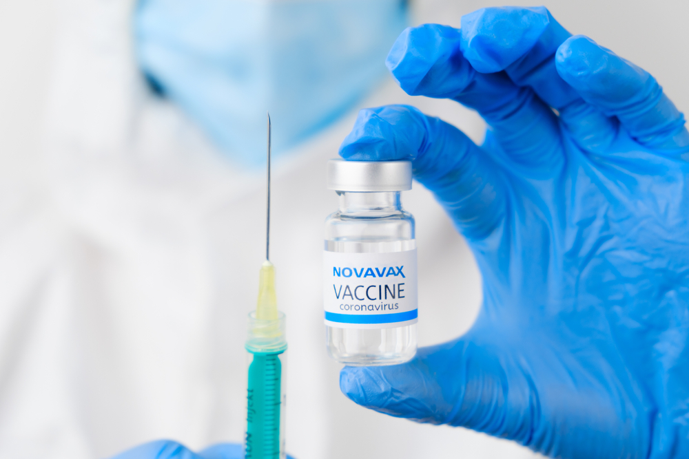 Spółka Novavax miała złożyć do EMA wniosek dotyczący warunkowego pozwolenia na dopuszczenie do obrotu swojego preparatu 17 listopada 2021 roku (fot. Shutterstock).