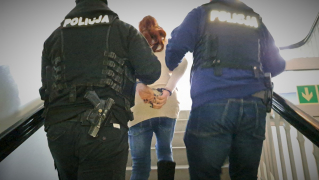 Policja rozbiła „gang medyków”. Zamieszany lekarz i farmaceuta… [VIDEO]