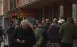 Świąteczne kolejki pod aptekami. Kumulacja trzech czynników…