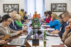 Senat wstawia się za farmaceutami. Chodzi o badania kliniczne i recepty na szczepionki…