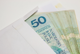 Bytom: Pracownik apteki zgubił kopertę z utargiem…
