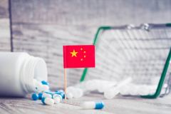 Chiny zaostrzają kontrolę prekursorów do produkcji fentanylu