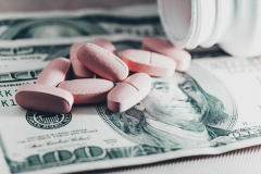 Jak zbliżający się koniec pandemii wpłynie na przychody firm farmaceutycznych?