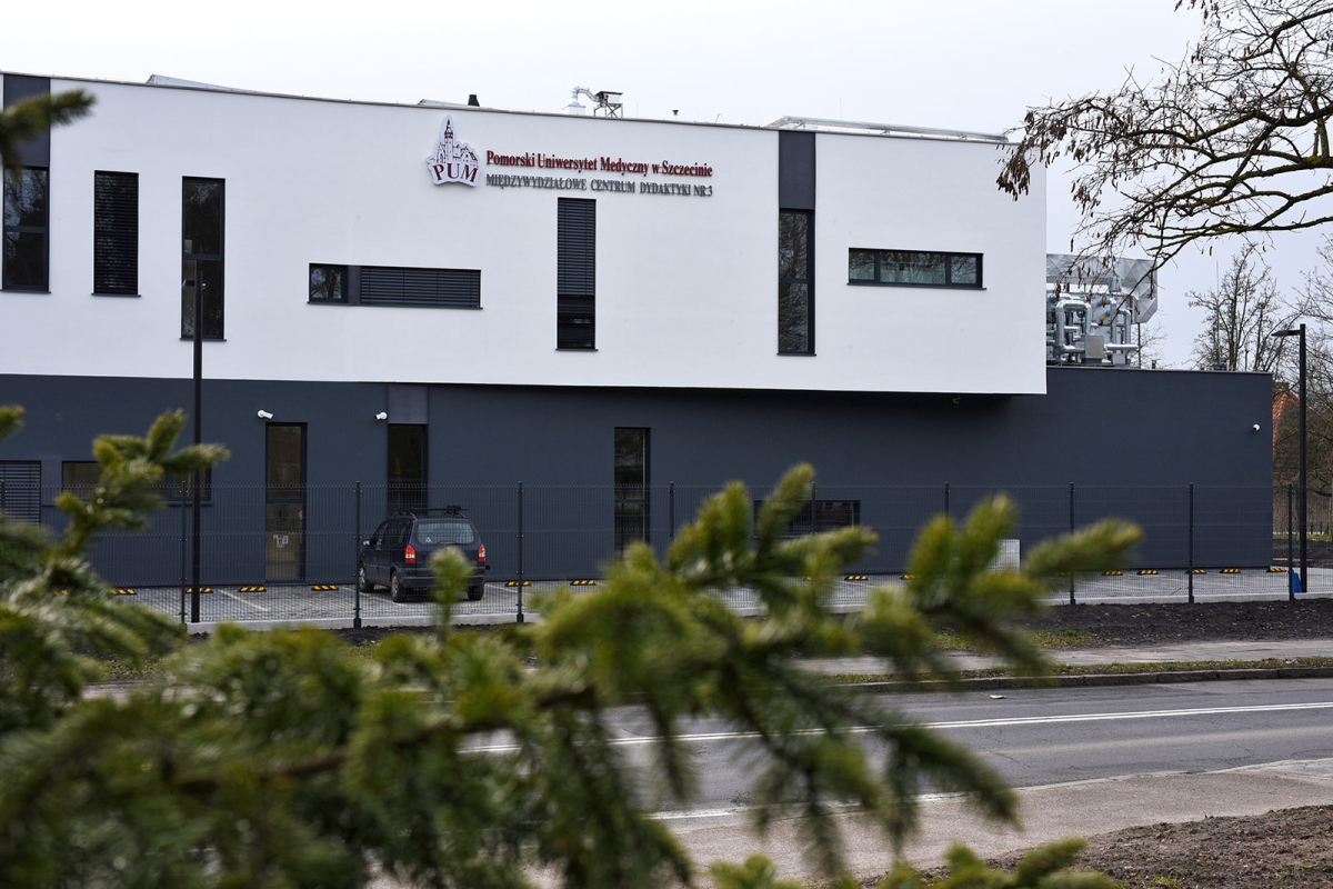 Rektor PUM liczy na to, że w Wytwórni Farmaceutycznej powstaną polskie produkty, które będą służyć pacjentom nie tylko w kraju, ale też na świecie (fot. PUM)