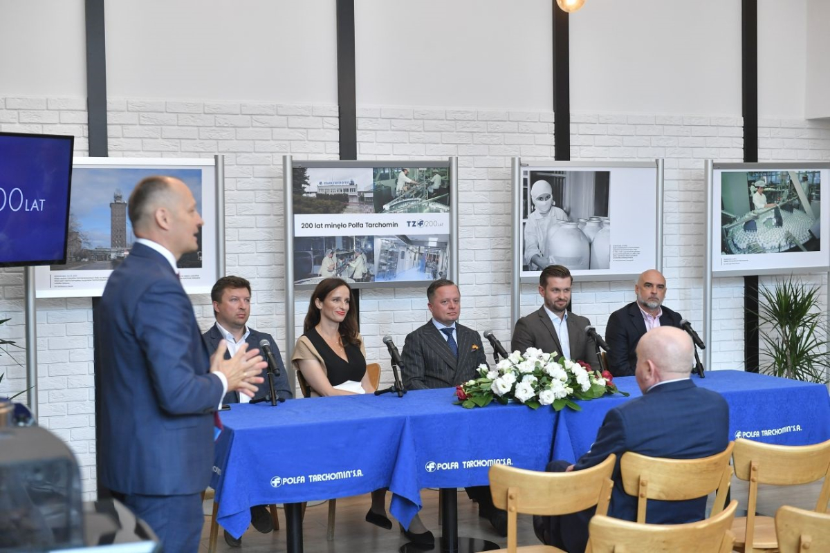 Polfa posiada obecnie 30 linii produkcyjnych, wytwarzając 50 produktów w ponad 120 różnych formach (fot. PAP/S. Leszczyński)