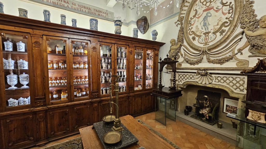 Bogate zbiory muzeum Aboca w mieście Sansepolcro (fot. MGR.FARM)