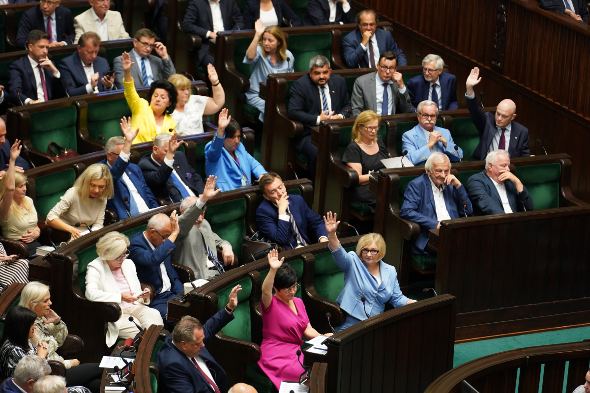 Teraz ustawy DNUR i AdA 2.0 trafią na biurko Prezydenta (fot. Łukasz Błasikiewicz/Kancelaria Sejmu)