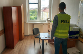 Wszedł na zaplecze apteki i ukradł telefony pracowników…