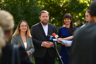 Farmacja, muzyka i polityka