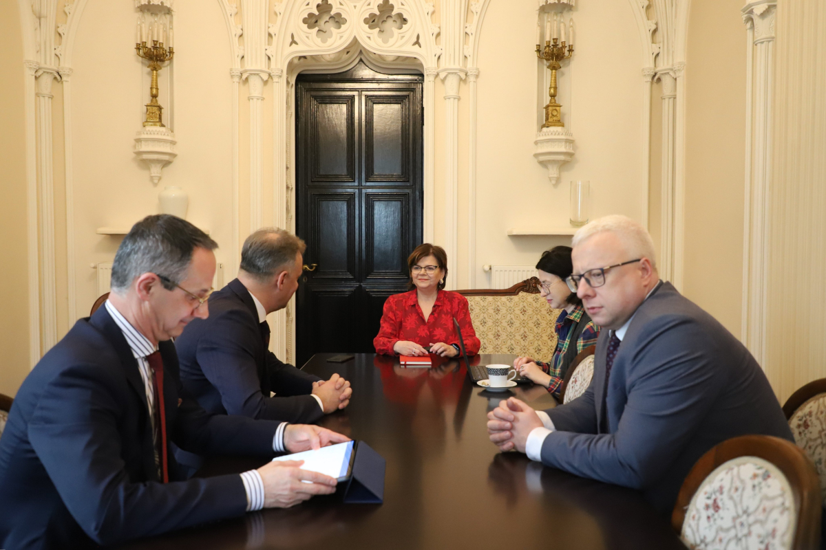 Spotkanie Naczelnej Izby Aptekarskiej z Minister Zdrowia Izabelą Leszczyną