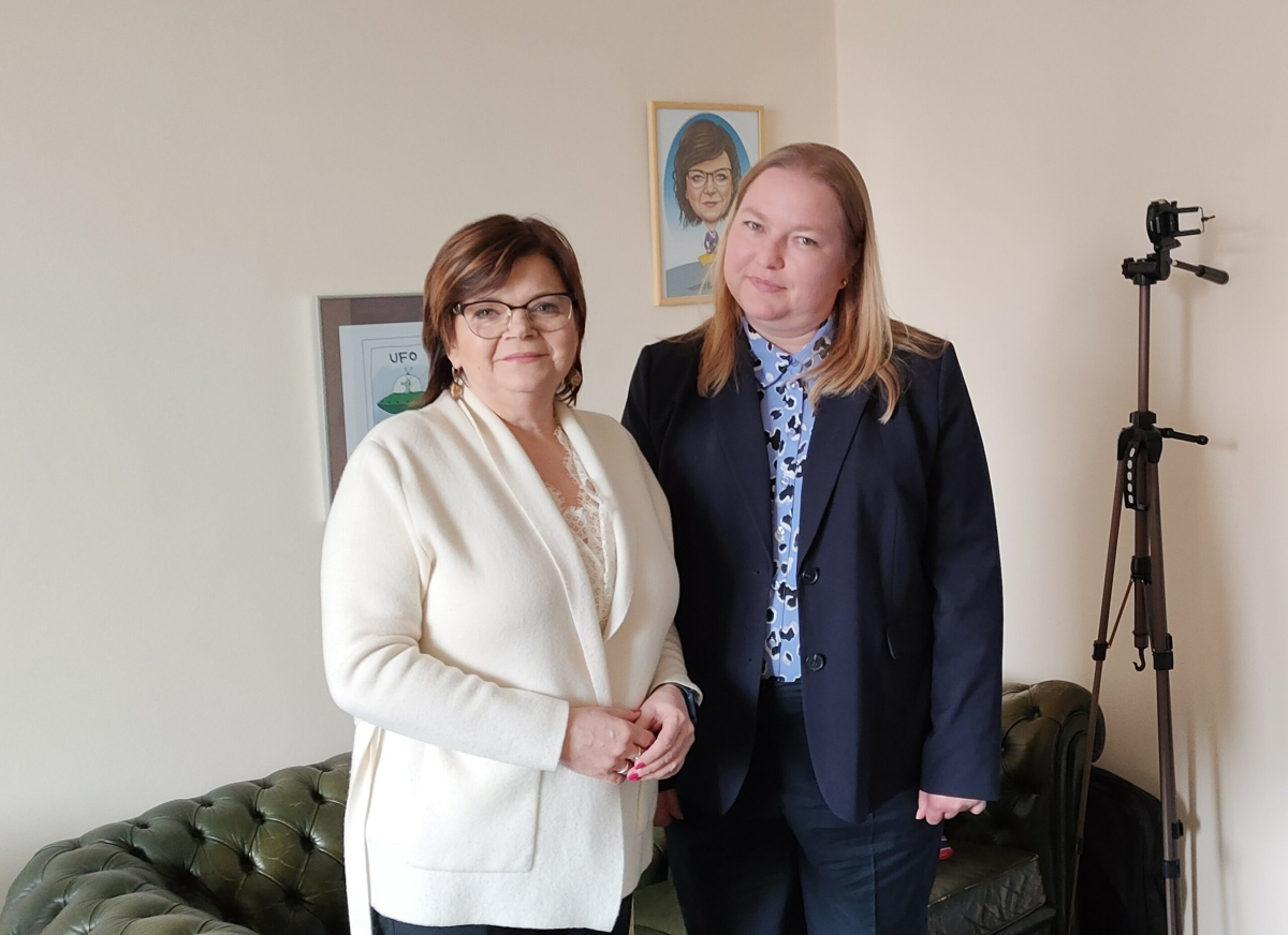 Minister Zdrowia Izabela Leszczyna i prezes Częstochowskiej Okręgowej Rady Aptekarskiej Karolina Wotlińska-Pełka