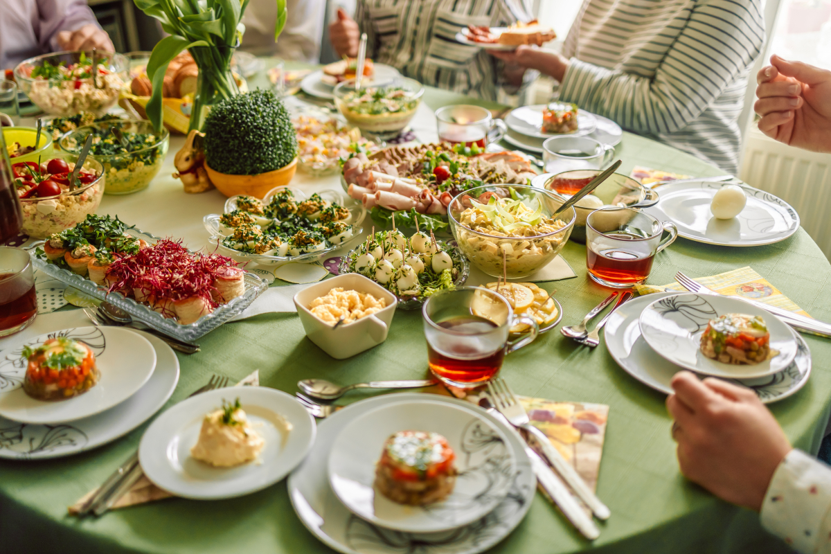 Świąteczne przejedzenie przyczyną zgagi (fot. shutterstock.com)