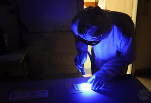 Policja zatrzymała dilerów handlujących fentanylem w Żurominie