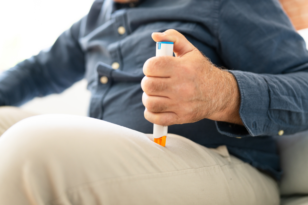 Pacjent stracił przytomność. Farmaceuci uratowali jego życie (fot. shutterstock.com)