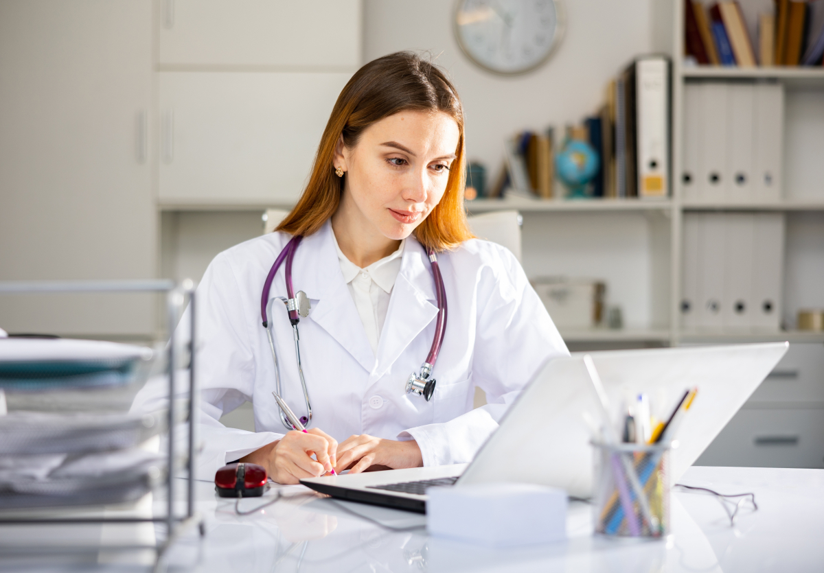 Wszyscy lekarze będą mogli wystawiać recepty na bezpłatne leki dla dzieci i seniorów (fot. shutterstock.com)