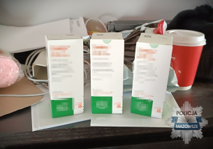 Kolejne zatrzymania w sprawie nielegalnej sprzedaży leków opioidowych