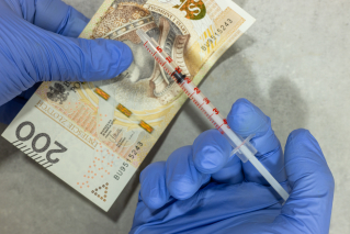 Nadmiar szczepionek przeciw COVID-19 będzie nas słono kosztować…