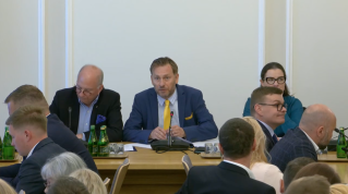 Apteka dla… Aptekarza, Pacjenta czy Agresywnej Sieci? Dyskusja o kształcie rynku aptecznego…