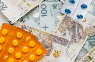 NFZ odzyskał prawie 2,5 mln zł po kontrolach aptek. Ukarany też farmaceuta…