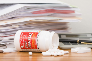 Paracetamol w ciąży i rtęć w szczepionkach – troska o zdrowie czy polityka?