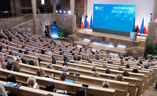Rząd chwali się dokonaniami i uspokaja pacjentów