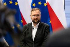 Szczepienia w aptekach i „bóle zamostkowe” dyrektora Oczkowskiego