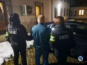 Dwaj lekarze i ich „pacjenci” odpowiedzą za nielegalny obrót lekami