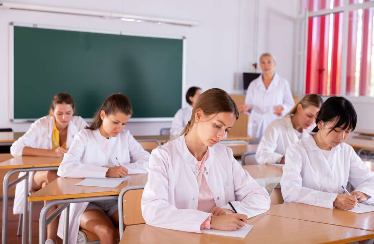 Jak technik farmaceutyczny powinien rozliczyć swój okres edukacyjny? (fot istockphoto.com)