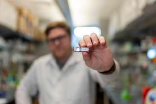 Żywa apteka wewnątrz ciała. Przełomowy implant Northwestern University