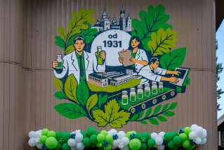95 lat historii, które można zobaczyć. Teva odsłania mural w Krakowie!